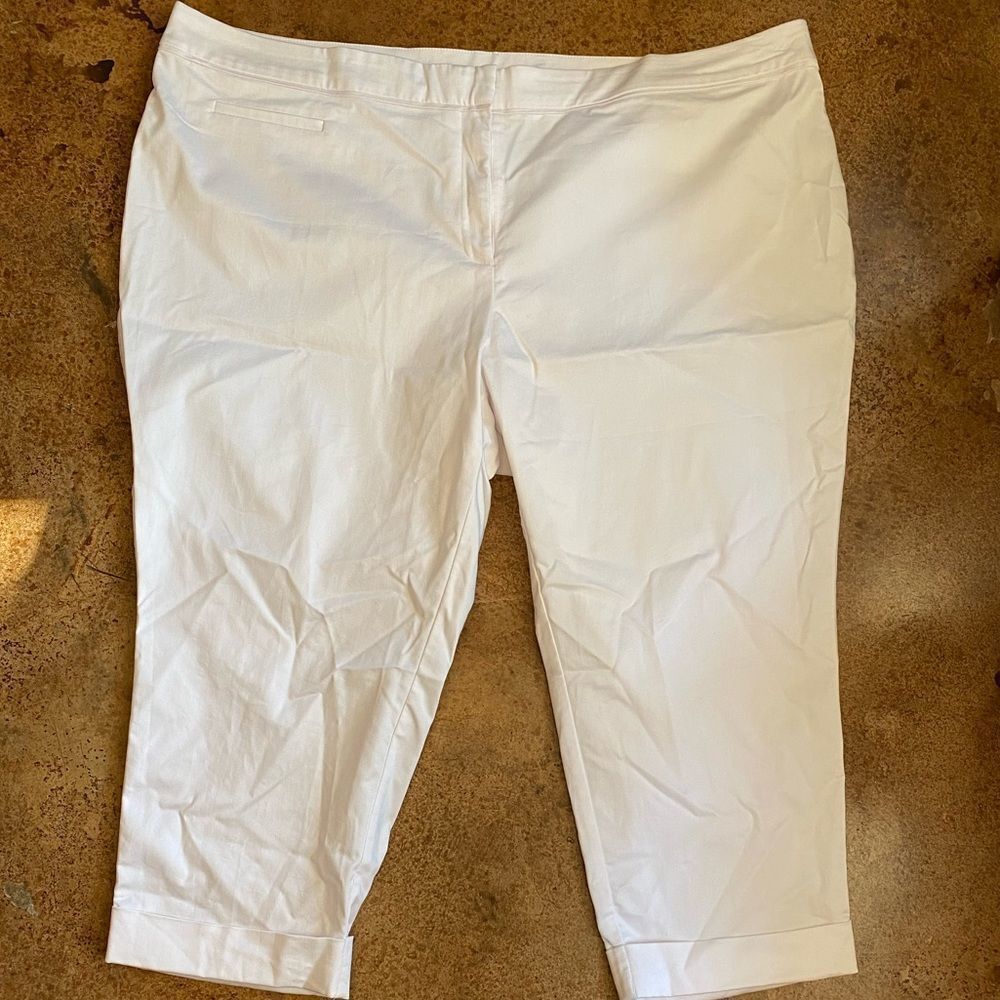 AVENUE white stretch cropped skinny cuffed pants